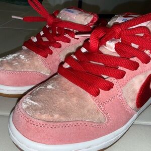 Nike Dunk SB Low Strangelove Skate Valentine Day Velvet Sneakers Size 5.5 RARE